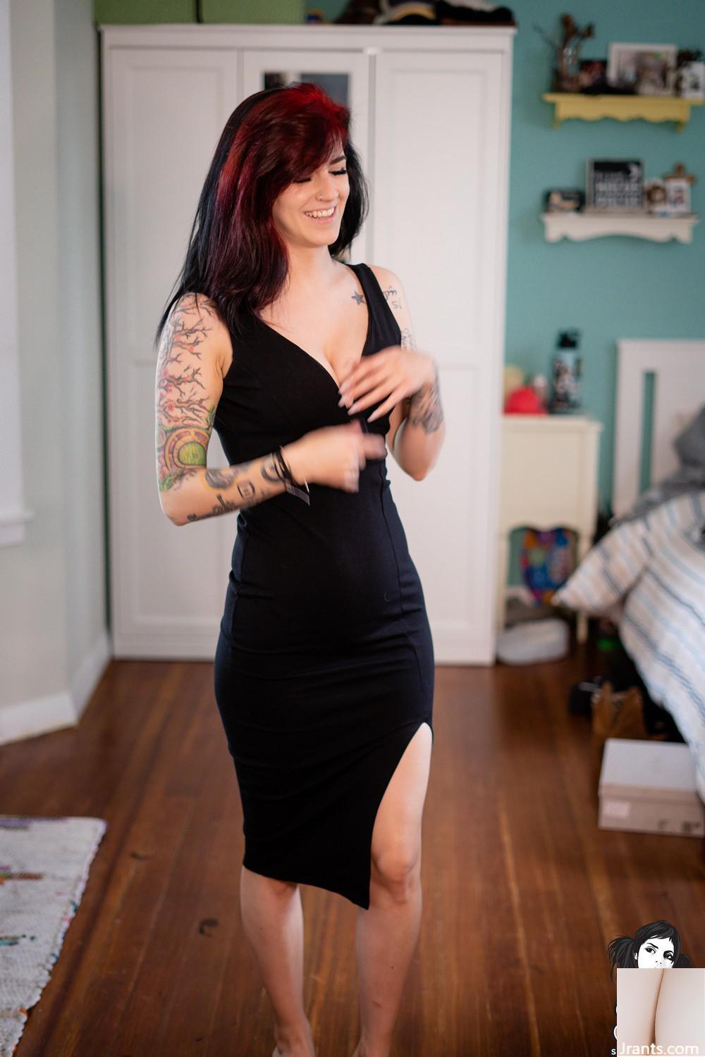 (Suicide Girls) – Little Black Dress-less – Skicks