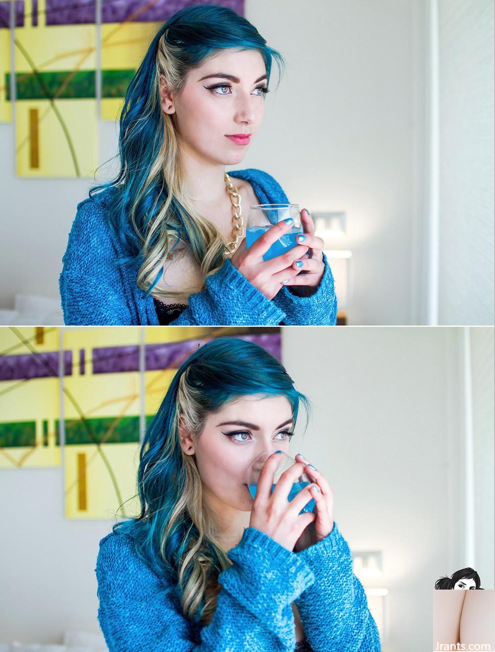 (Suicide Girls) – Blaues Gift – Bly