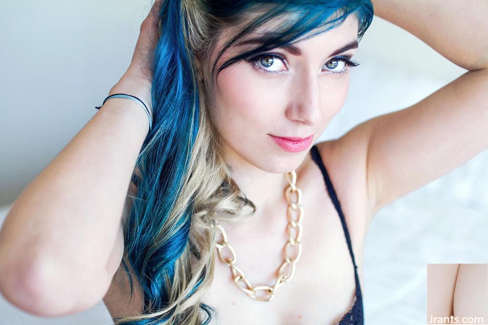 (Suicide Girls) – Blaues Gift – Bly