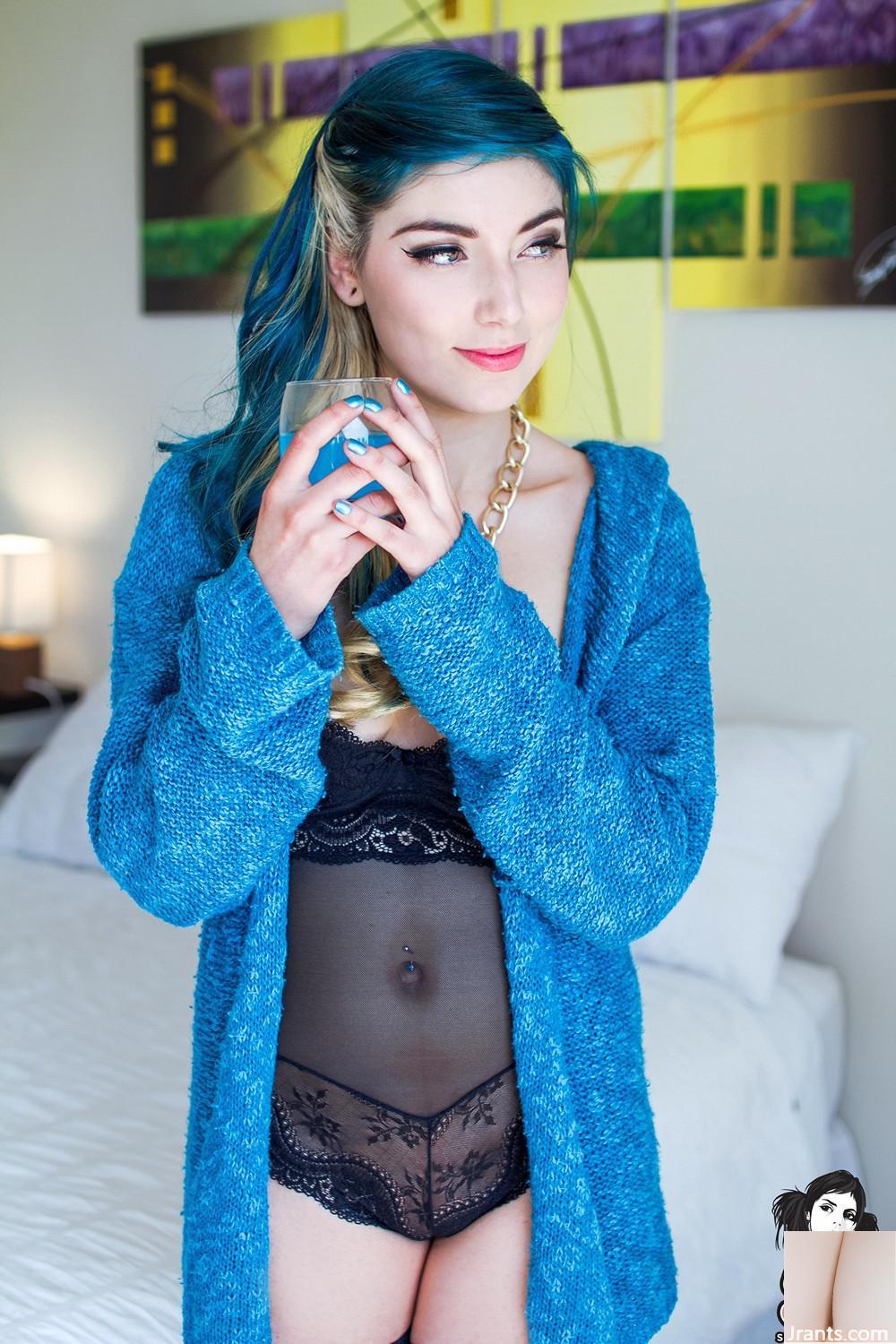 (Suicide Girls) – Veneno Azul – Bly