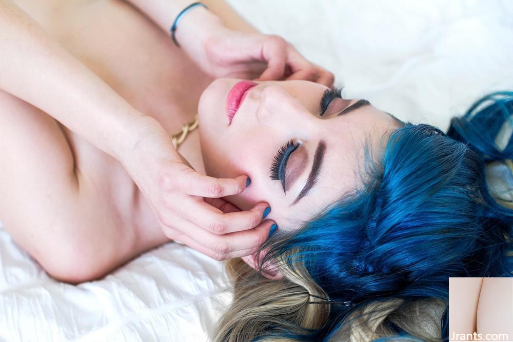 (Suicide Girls) – Veneno Azul – Bly