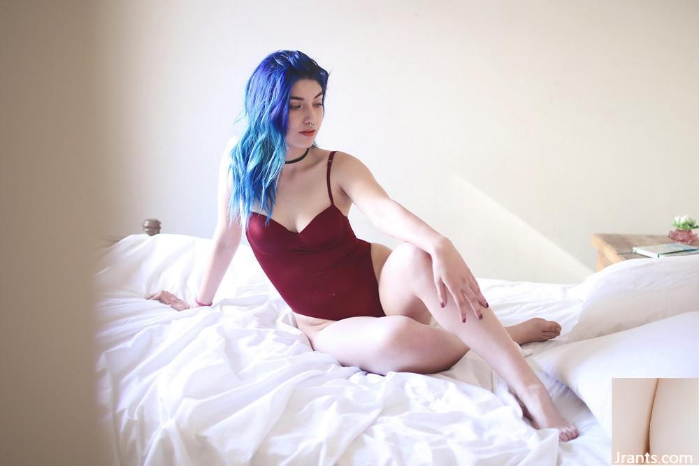 (Suicide Girls) – 나를 애무해 주세요 – Bly