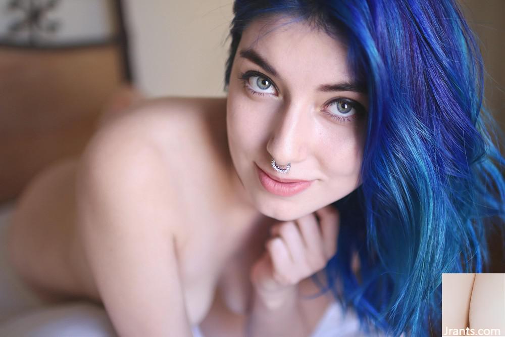 (Suicide Girls) – Acariciame – Bly