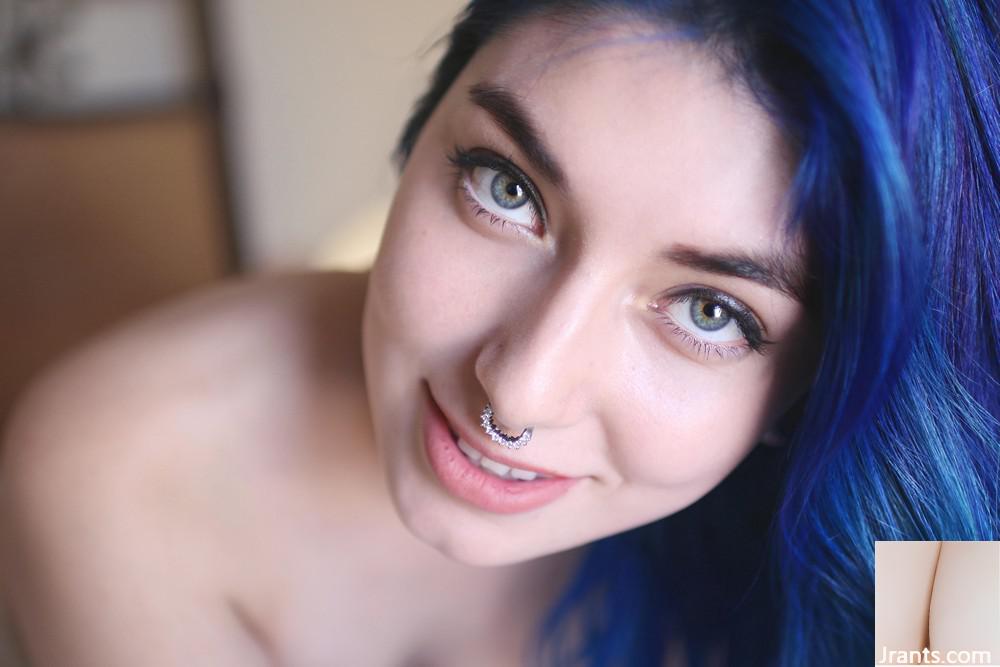 (Suicide Girls) – Acariciame – Bly