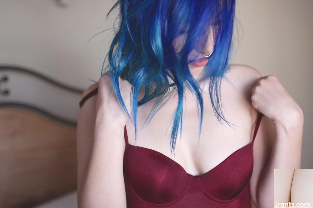 (Suicide Girls) – 나를 애무해 주세요 – Bly