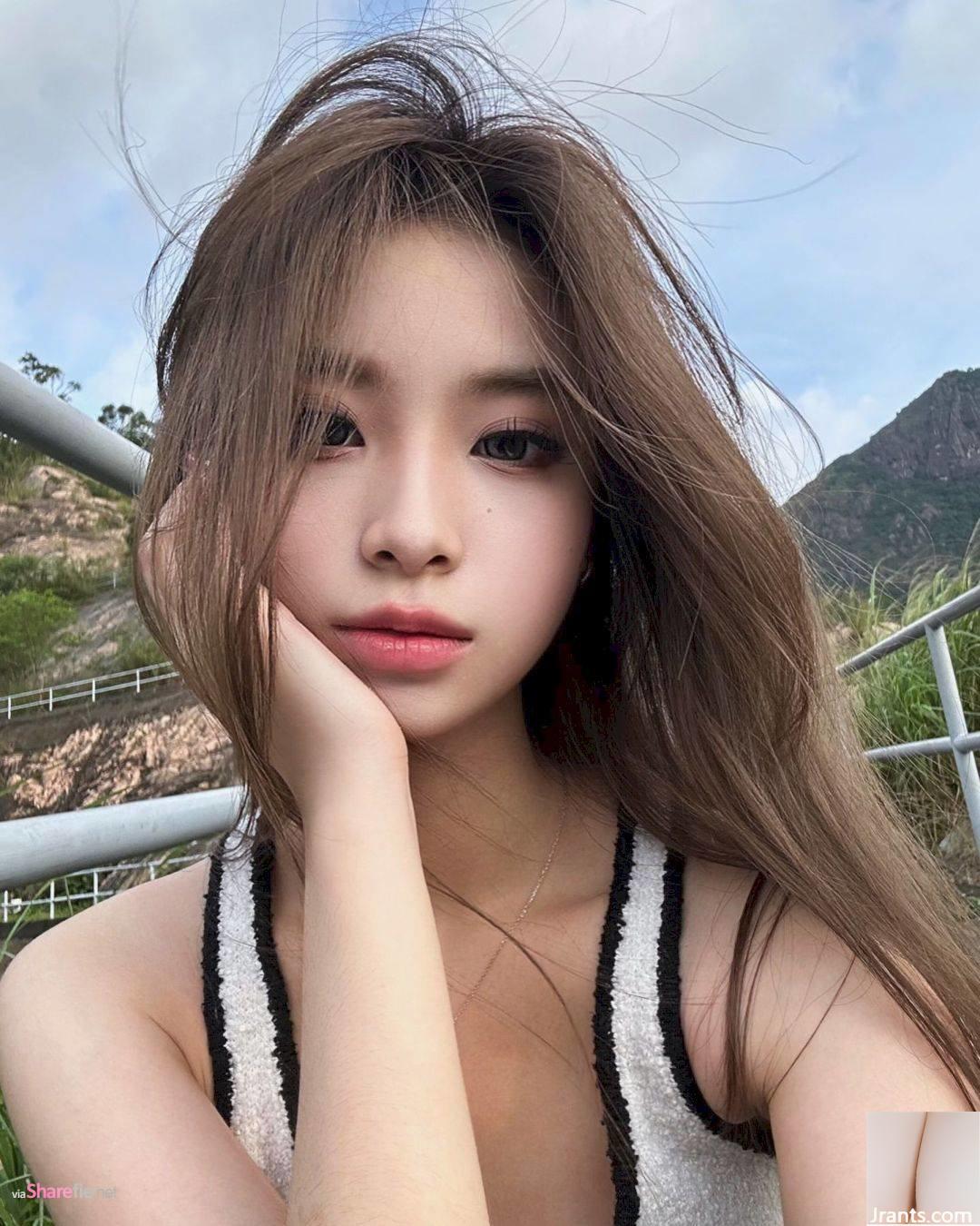 Yau, une jolie fille de Hong Kong, a un visage doux et un charme charmant