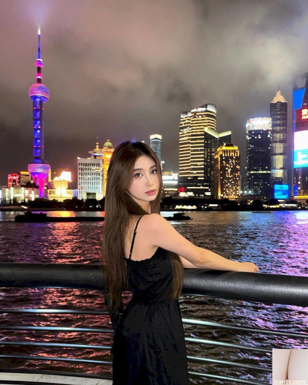 Yau, une jolie fille de Hong Kong, a un visage doux et un charme charmant