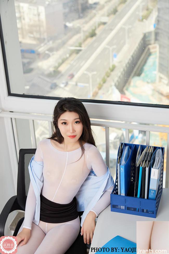 (FairyClub) &#8220;White Jumpsuit on Desk&#8221; Su Wei (36P)