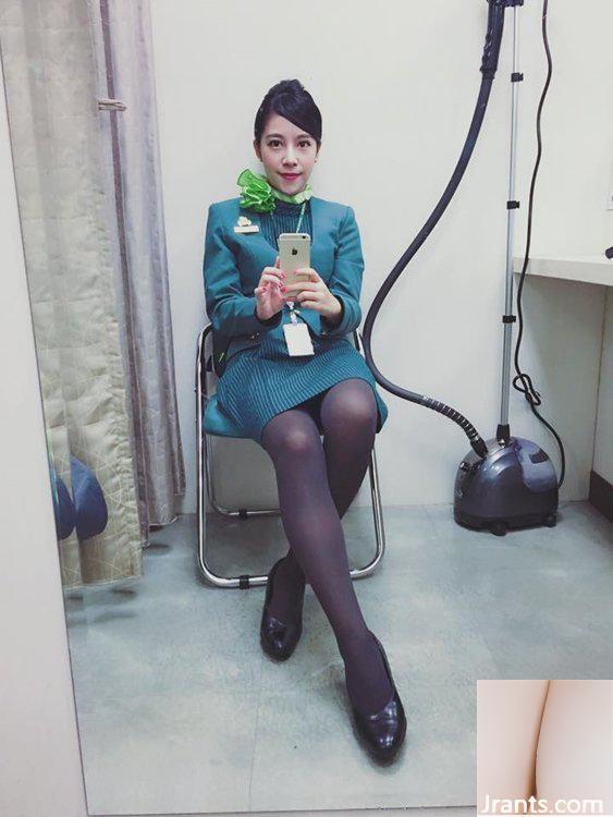 Stewardess Amber Ku (16P) သည် &#8220; Evergreen Suitang&#8221;  ၏ ပင်ကိုယ်စိတ်ထားရှိသော ဘဏ္ဍာစိုးဝတ်စုံဖြင့်ပင် ဖုံးကွယ်၍မရနိုင်သော ရုပ်ရည်ကောင်းတစ်ခုရှိသည်။