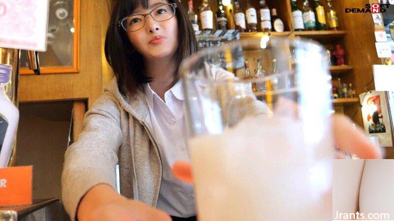 Fumika Kadowaki berbadan langsing 162cm sebelum berangkat kerja dengan staf girl bar yang ingin menjadi AV (21P)