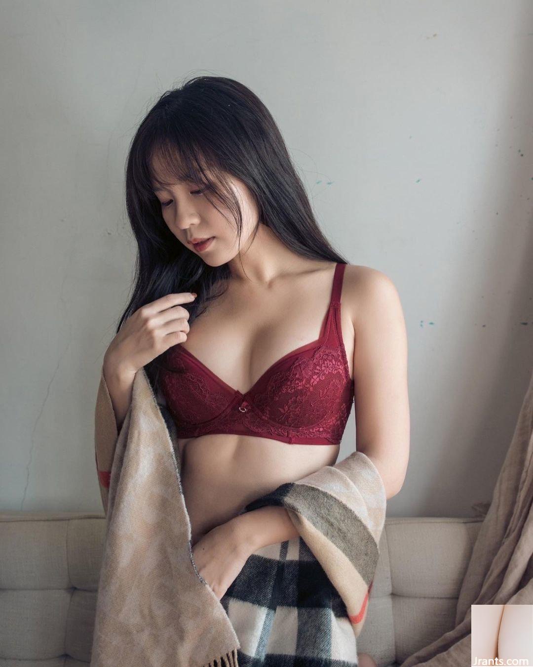 Si cantik bermata besar &#8220;Chen Xiaoyou&#8221; memiliki sosok yang seksi dan sosok yang patut ditiru.