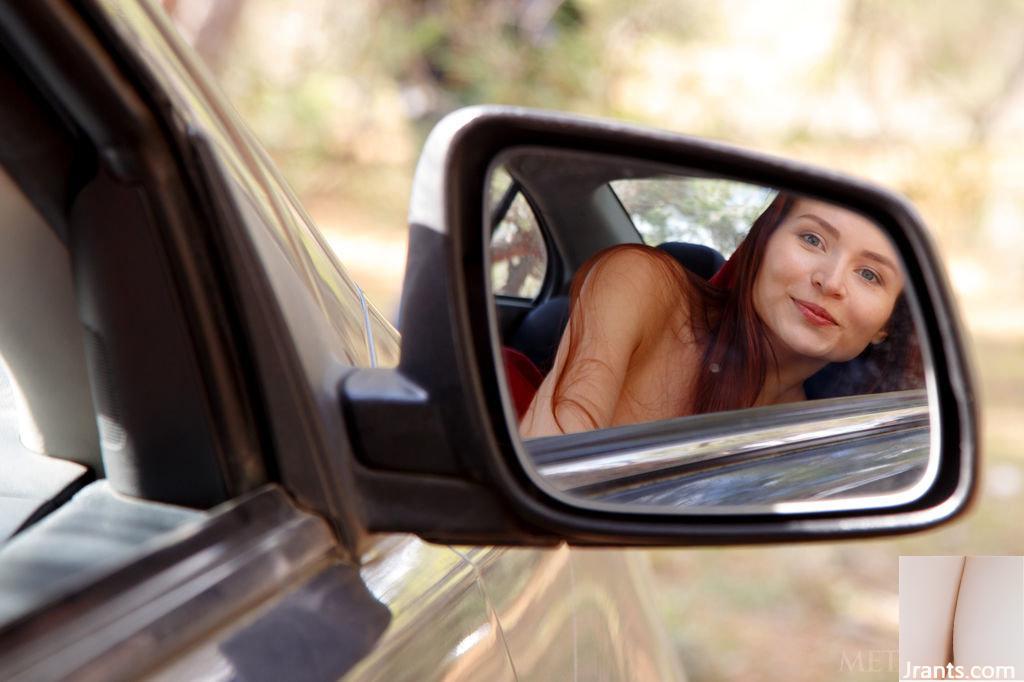 A menina correu até meu carro para tirar fotos porque ela estava bem, ela queria levar um choque?