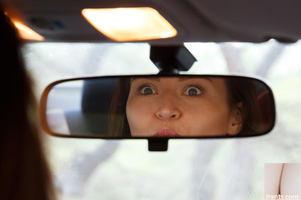 A menina correu até meu carro para tirar fotos porque ela estava bem, ela queria levar um choque?