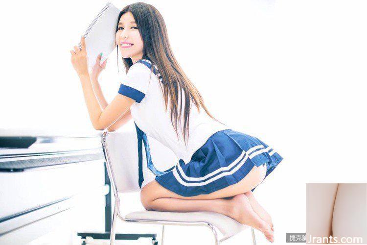 A linda garota Vickybaby Vicky (Liu Ziyu) compartilha fotos sensuais de biquínis (42P