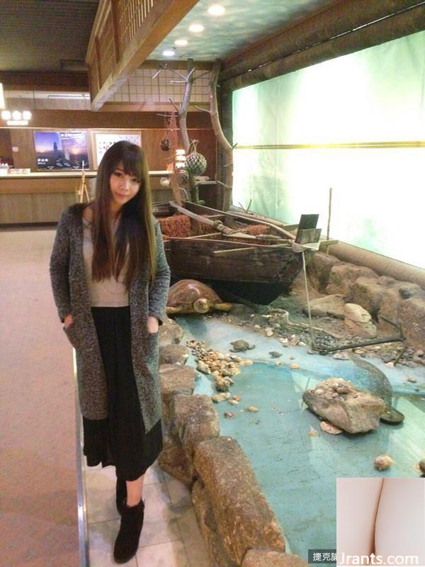 La jolie fille aux grands yeux larmoyants ~ Qiu Leilei ~ Le grain de beauté sur sa poitrine est toujours très accrocheur dans le petit selfie mélancolique de Lugou (51P)