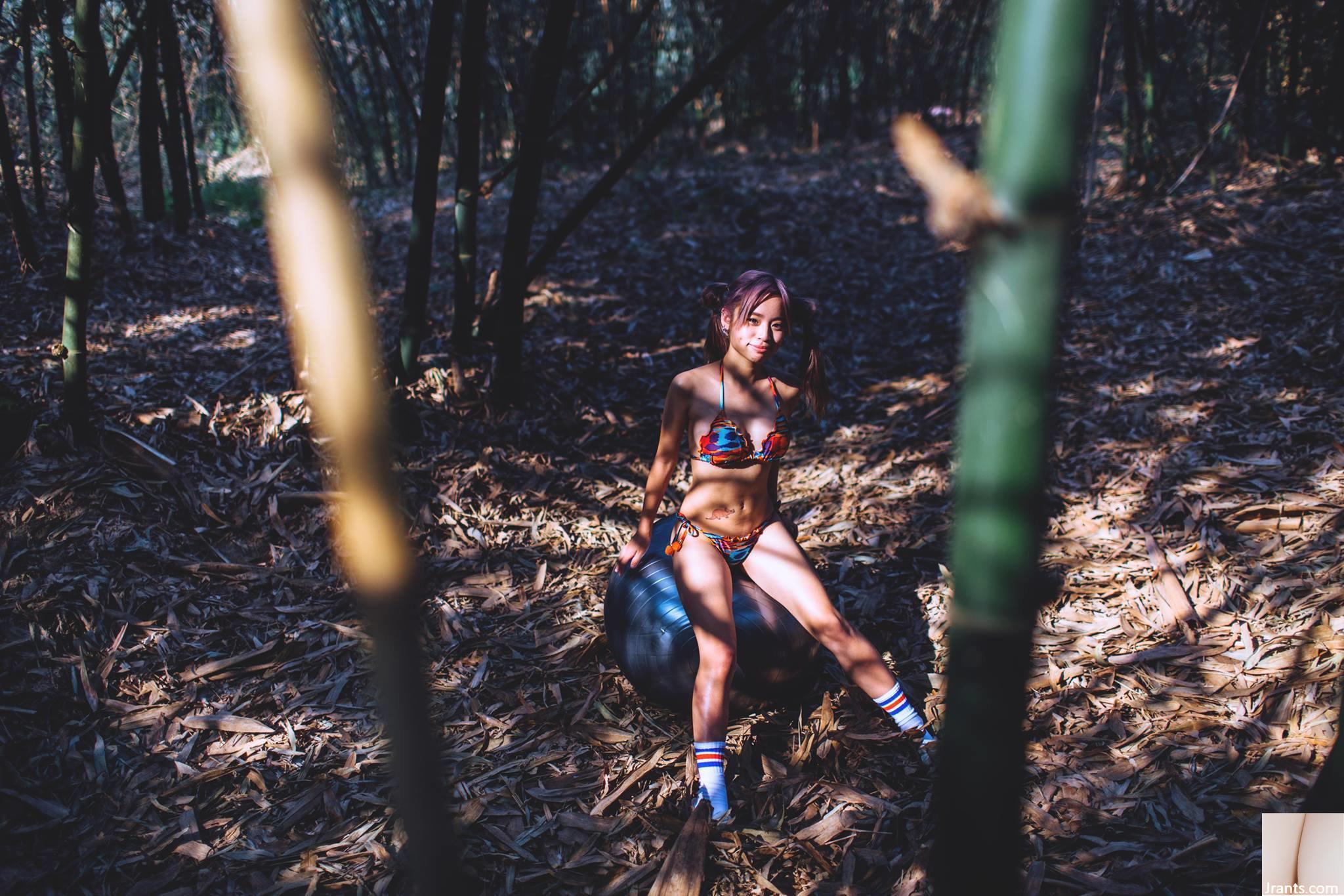 Clase de yoga en bikini en el frondoso bosque, la pequeña y sexy pescadora Cenicienta Gao Zini (25P)