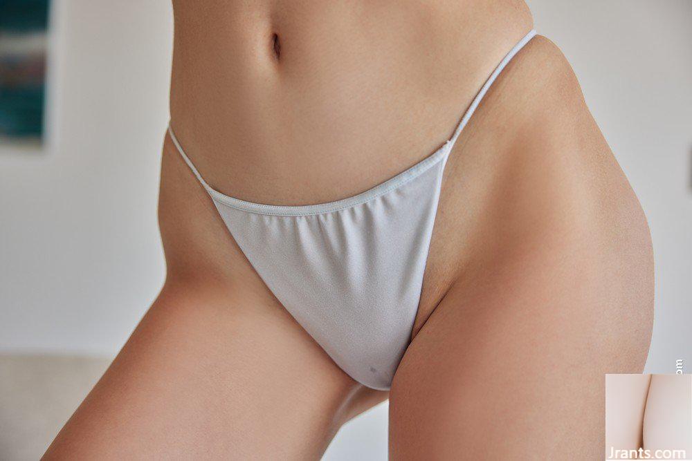 (WowGirls) အောက်တိုဘာ 08,2024 -Kinsley White -Soft Edges (75P)