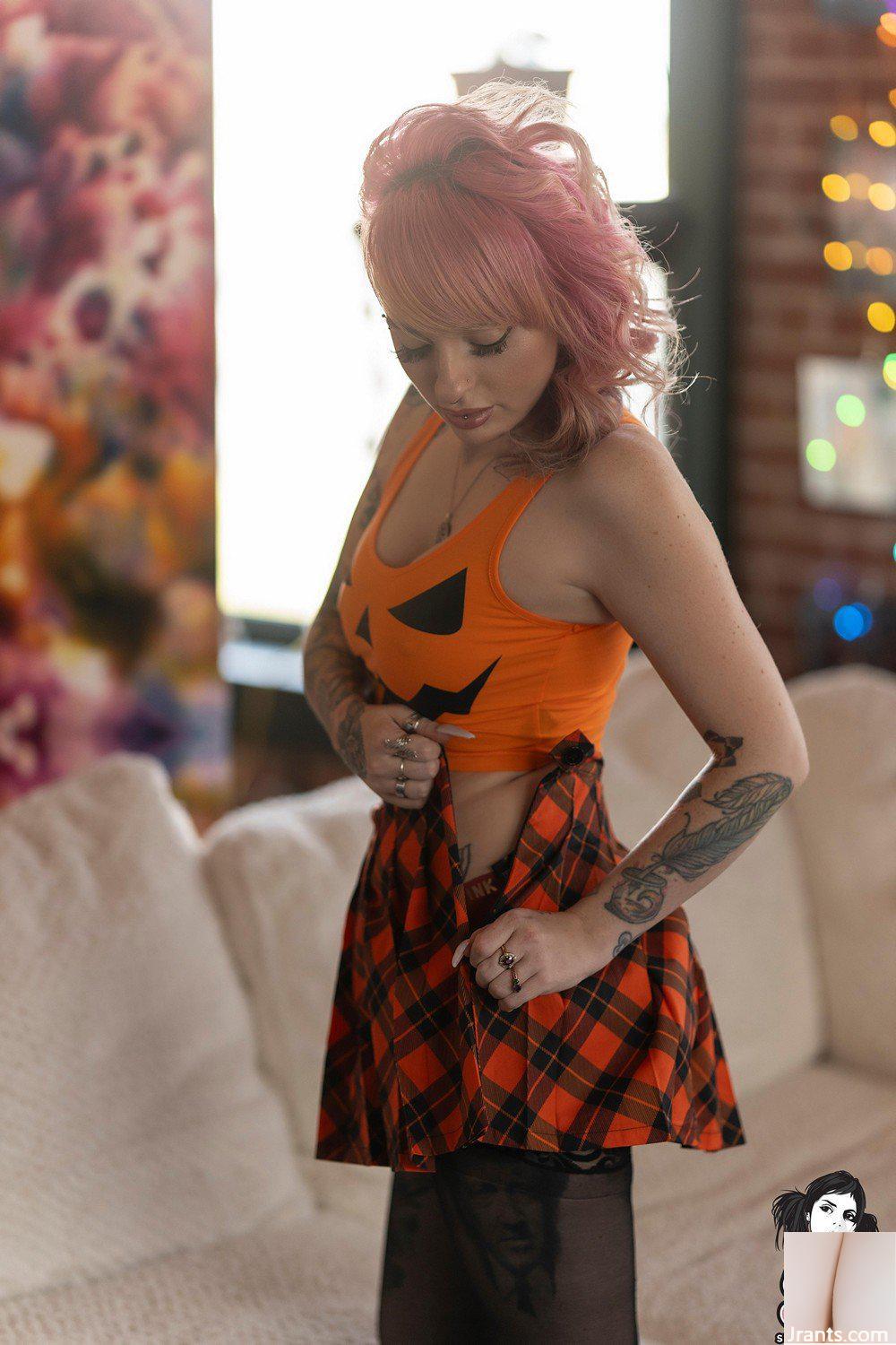 (Suicide Girls) 07 octobre 2024-Ktstrange-Summerween (50P)