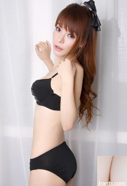 Belle fille en lingerie (17P)