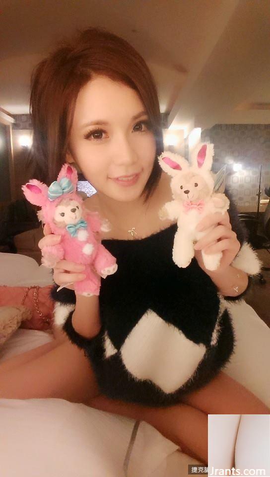 Si cantik berkulit putih Xu Qiyu (Rui 咩咩) yang manis sekaligus seksi (29P)