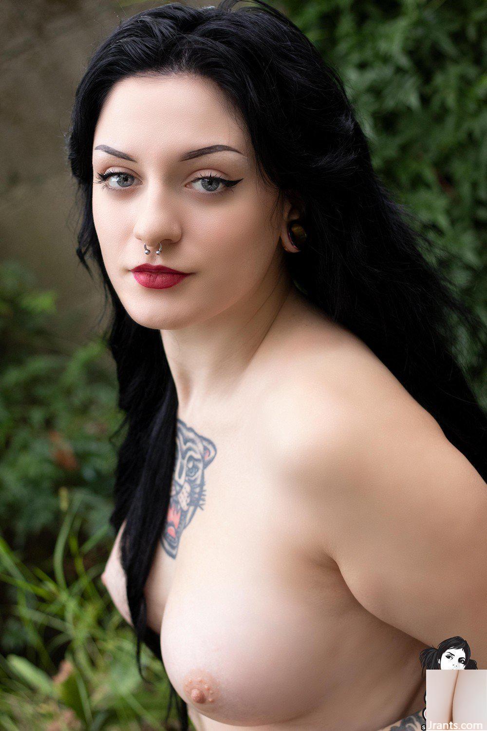 (Suicide Girls) 11.10.2024-Mandyy -Le Nature (44P)