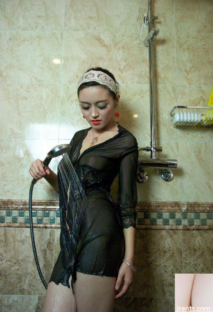 (Modelo china sexy) La sexy parte superior de la hermosa y tierna modelo Pan Chunhui en el baño (77P)