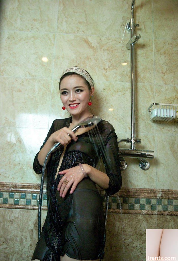 (Sexy chinesisches Model) Schönes und zartes Model Pan Chunhuis sexy Oberteil im Badezimmer (77P)