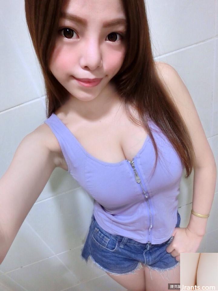 Keelung hottie Dong Xiaoxiao သည် နိုင်ငံခြားသွားသောအခါတွင် သူမ၏တင်ပါးဘောလုံးကို ပြသသည် (48P