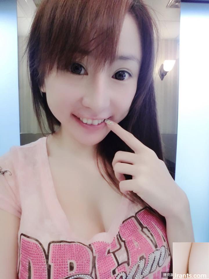 34D sexy Madou~T ကောင်မလေး (Tiffany Chen)~ မင်းသူ့ကို နေ့တိုင်း ပွေ့ဖက်ခွင့်ပေးဖို့ ဘောင်းဘီတိုနဲ့ ခေါင်းအုံးတစ်လုံးပဲ ၀တ်ထားတယ် (46P)