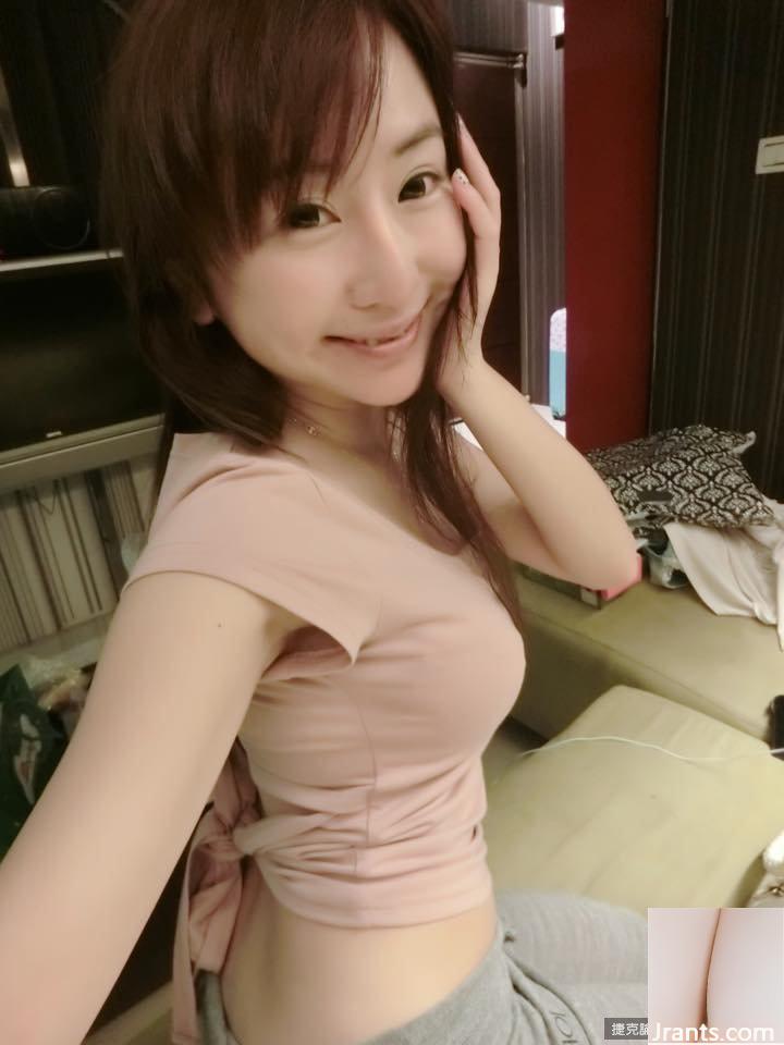 34D sexy Madou~T ကောင်မလေး (Tiffany Chen)~ မင်းသူ့ကို နေ့တိုင်း ပွေ့ဖက်ခွင့်ပေးဖို့ ဘောင်းဘီတိုနဲ့ ခေါင်းအုံးတစ်လုံးပဲ ၀တ်ထားတယ် (46P)