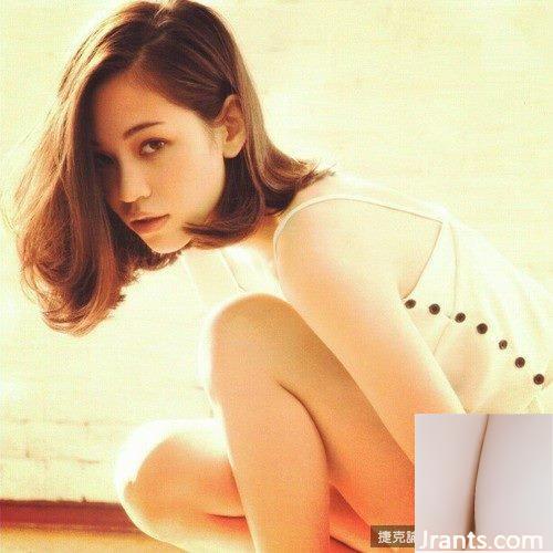 Le visage de l&#39;orgasme de la petite amie de G-Dragon, Mizuhara Kiko, dans la publicité, semble filmer un AV (27P)