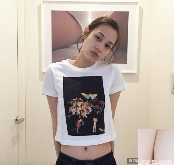 O rosto de orgasmo da suposta namorada de G-Dragon, Mizuhara Kiko, no anúncio, parece que ela está filmando um AV (27P)