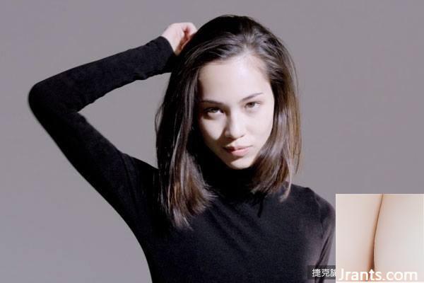 O rosto de orgasmo da suposta namorada de G-Dragon, Mizuhara Kiko, no anúncio, parece que ela está filmando um AV (27P)