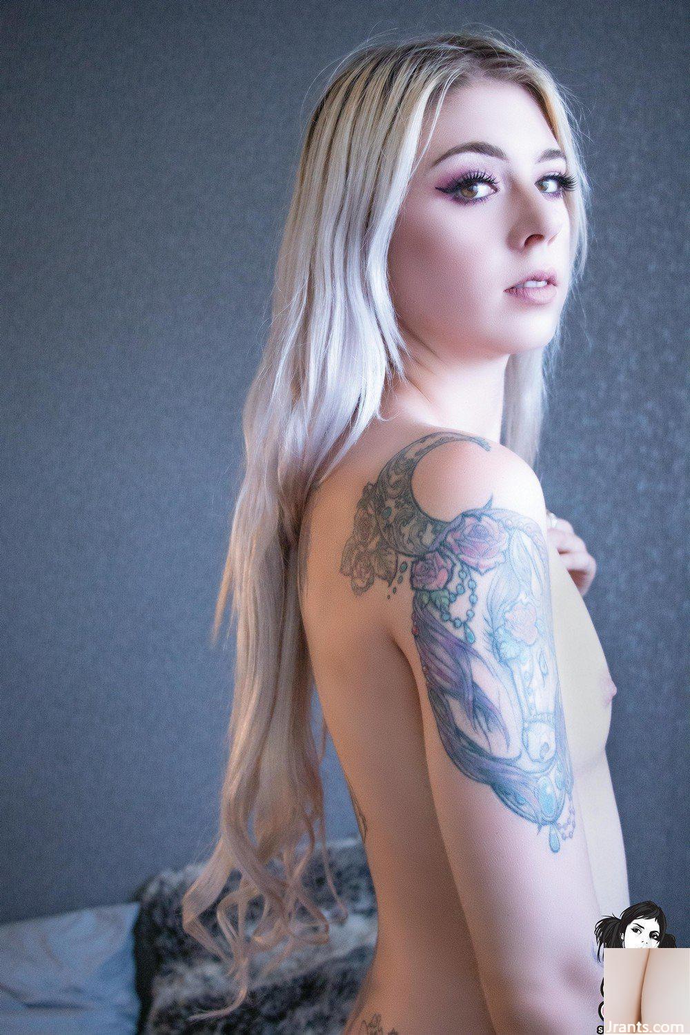 (Suicide Girls) Kitsu -« Renard au clair de lune » (45P)