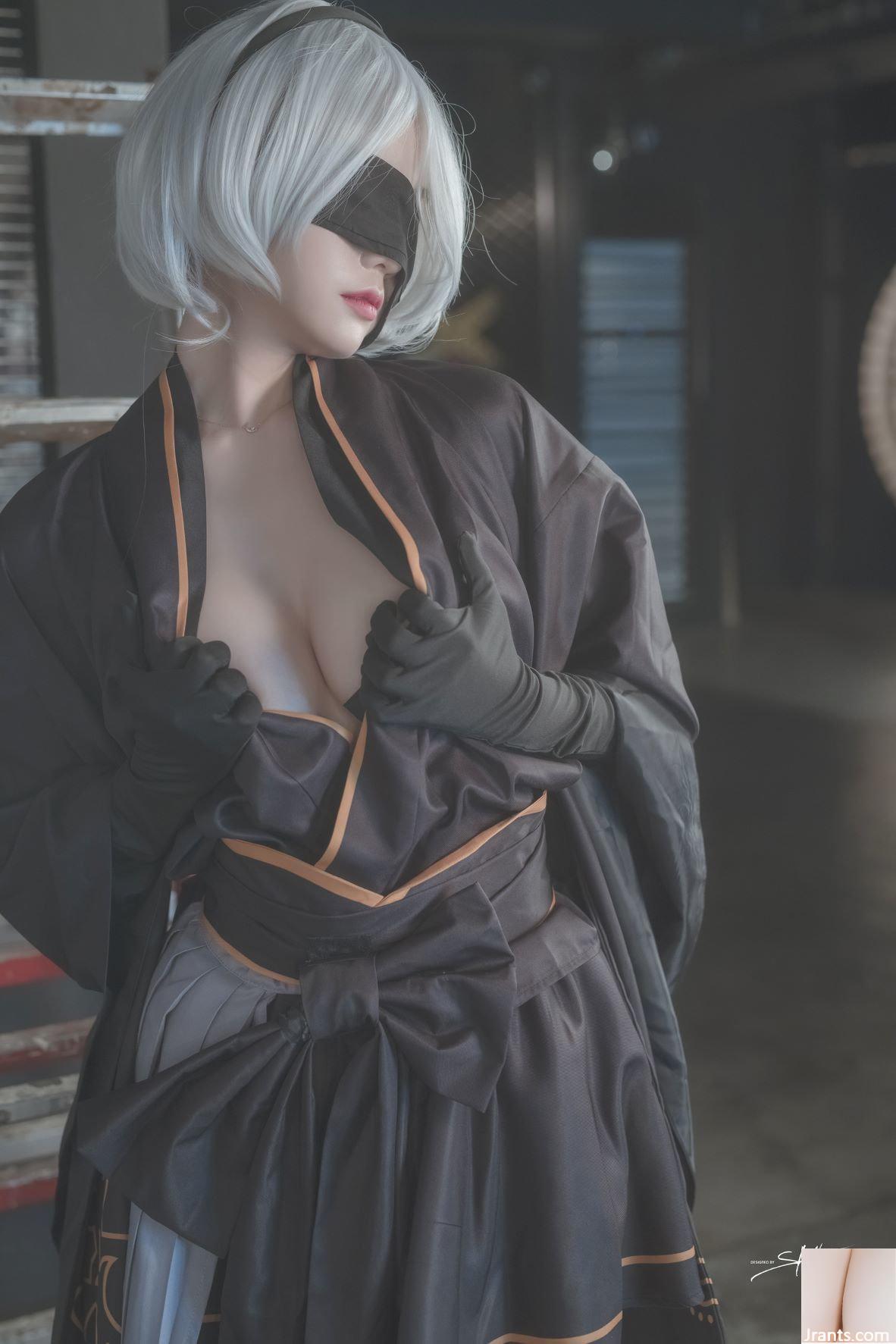 (সেন্ট ফটোলাইফ) Yuna&#39;s cos vol.04 – KDA Akali &#038; Nier Automata 2B (64P)