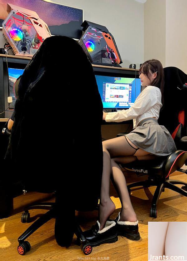 C&#39;est A&#39;Zhu, « Internet Cafe Temptation » (27P)