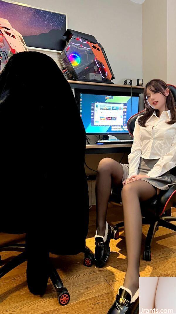 C&#39;est A&#39;Zhu, « Internet Cafe Temptation » (27P)