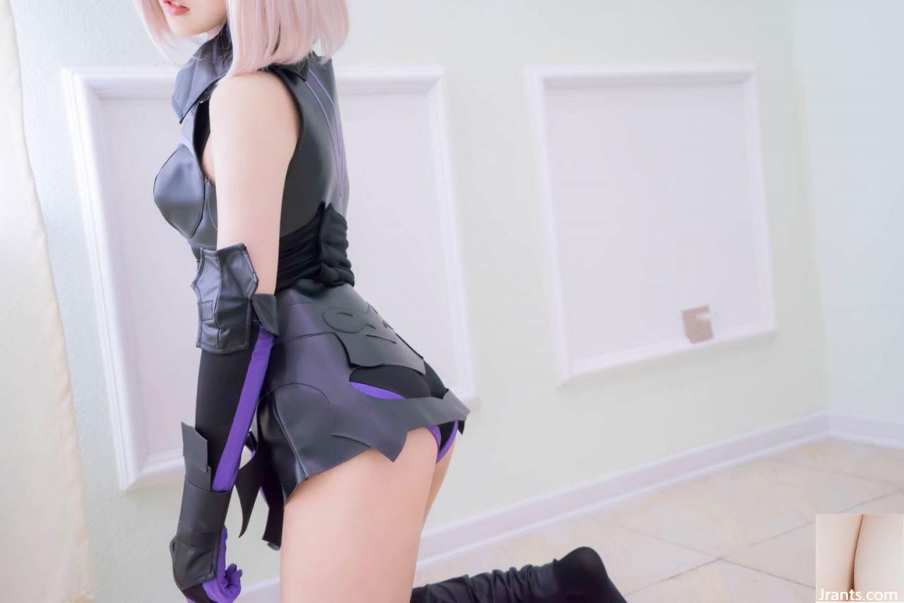 Photos de filles Costume de combat Mashu 1 (37P)