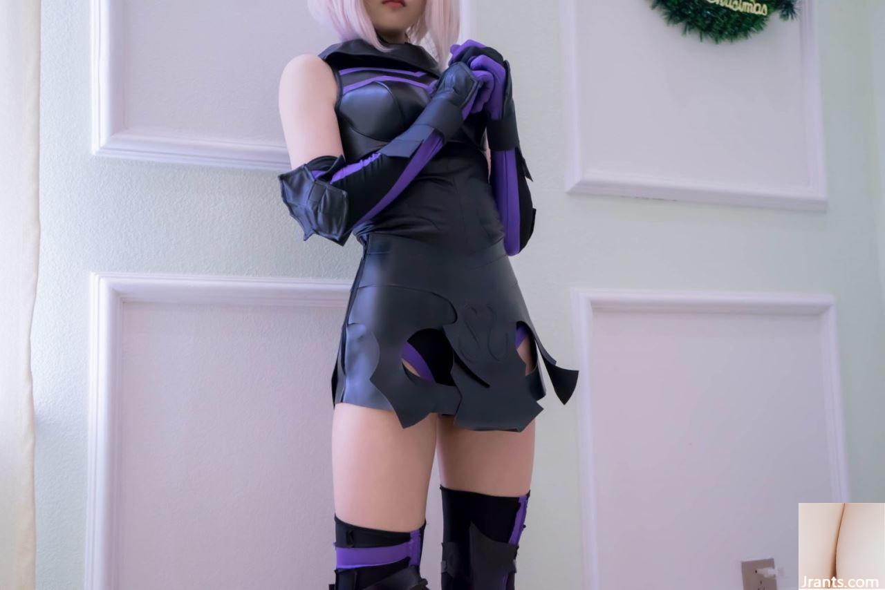 Photos de filles Costume de combat Mashu 1 (37P)