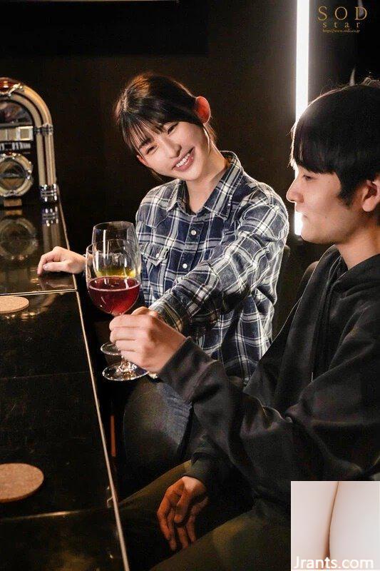 Mei Miyajima, une femme au foyer à temps partiel qui travaille dans une chaîne de restaurants de boeuf bowl avec un corps érotique caché, s&#39;échappe avec un étudiant à temps partiel (21P)