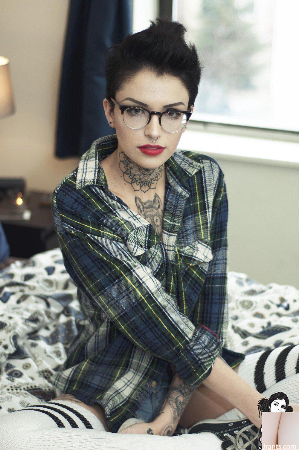 (Suicide Girls) 19. März 2015 – Leighraven Talk Nerdy to Me (50P)