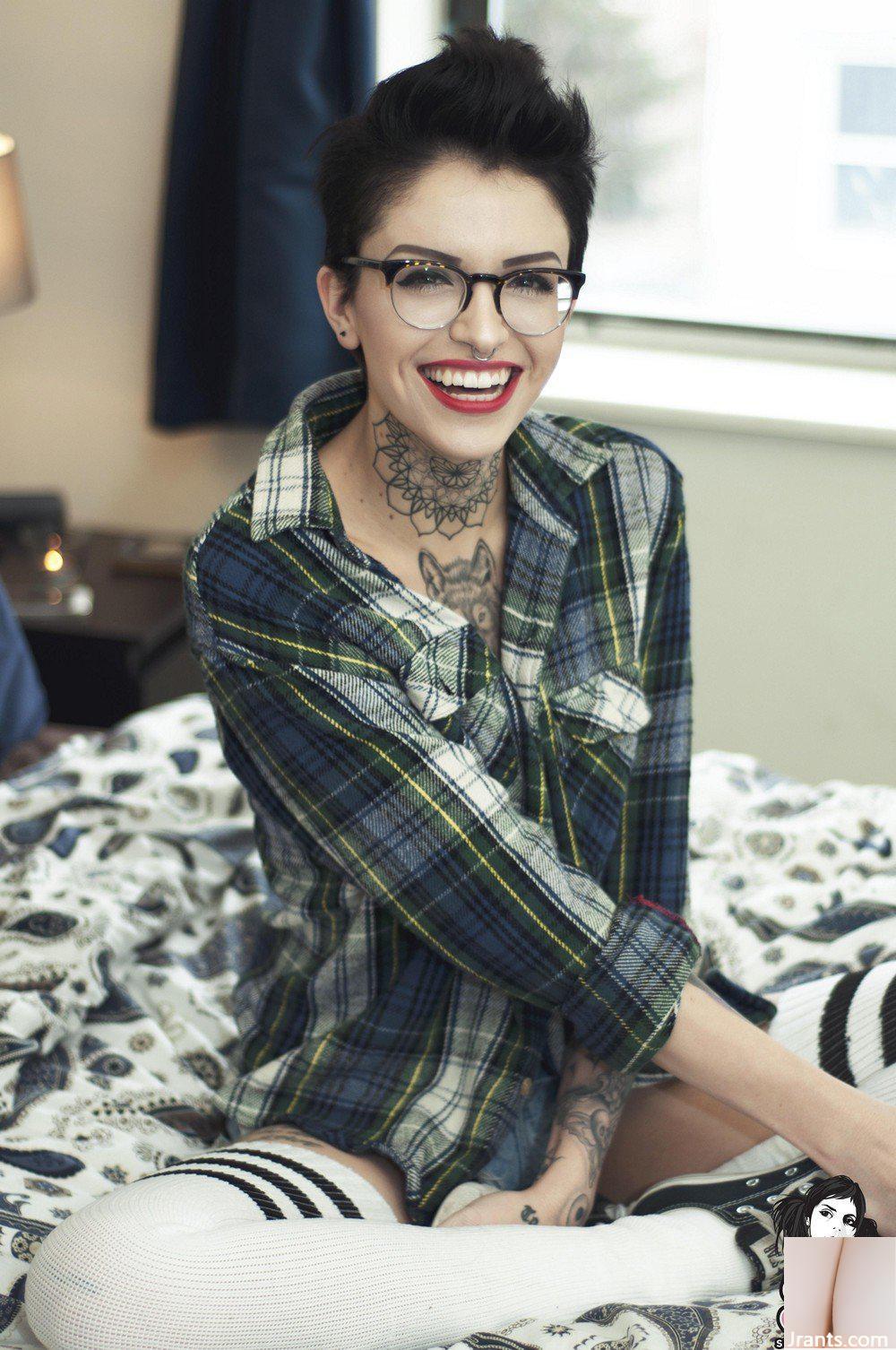 (Suicide Girls) 19 مارس 2015 &#8211; Leighraven Talk Nerdy to Me (50P)