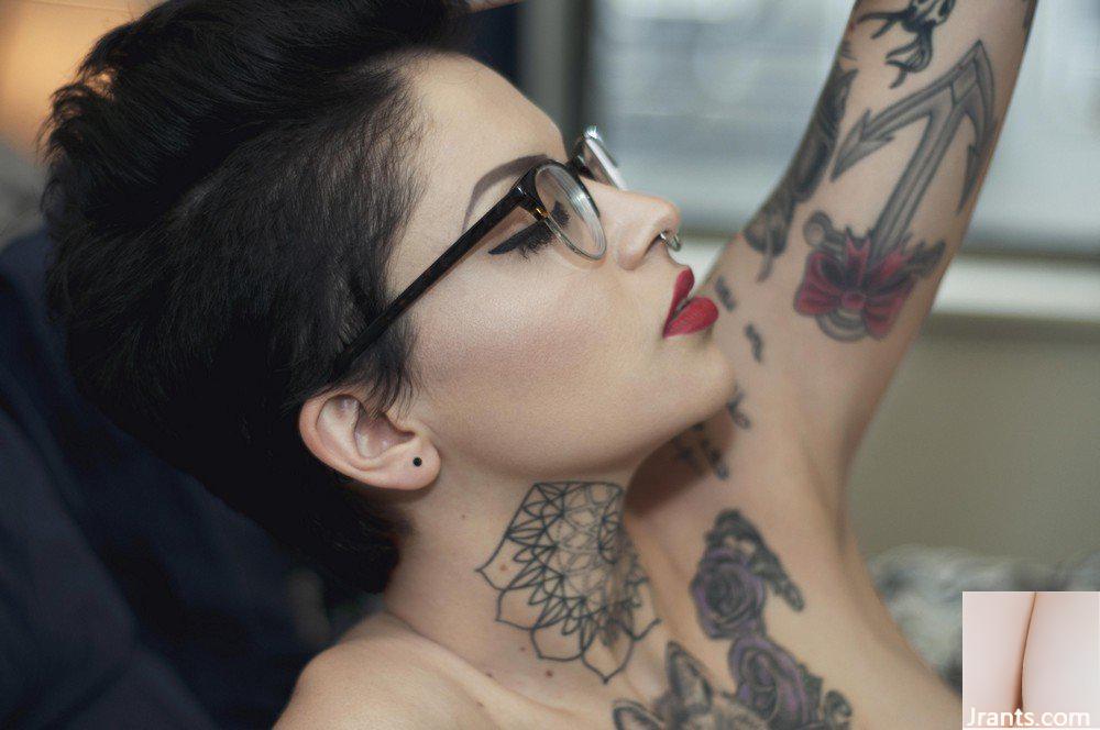 (Suicide Girls) 19 Mar 2015 – Leighraven Bicara Nerdy padaku (50P)