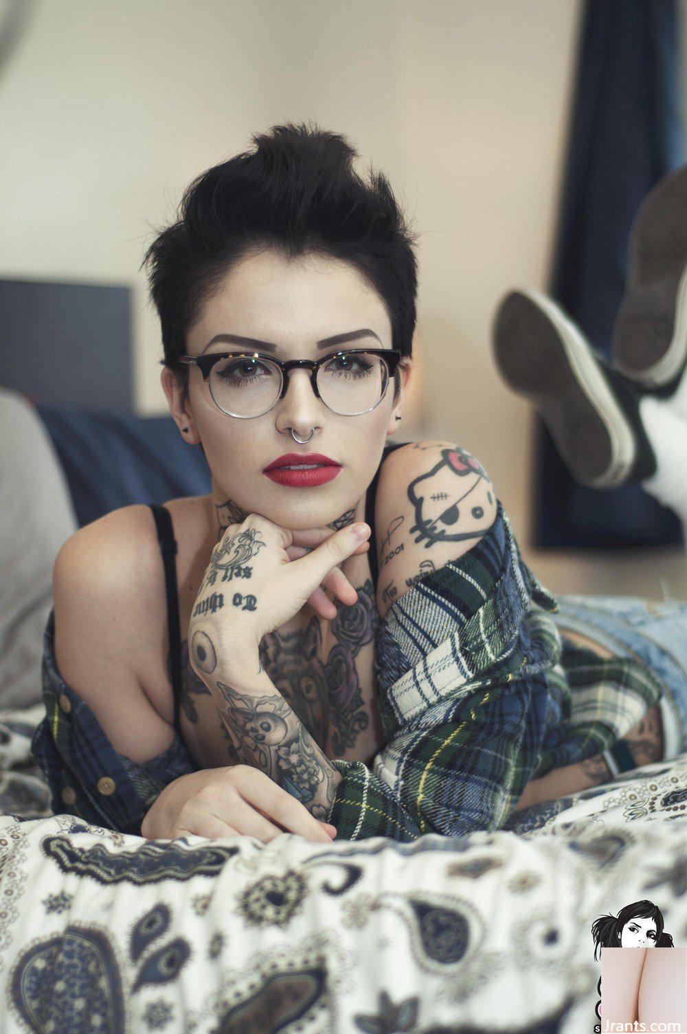 (Suicide Girls) 19. März 2015 – Leighraven Talk Nerdy to Me (50P)