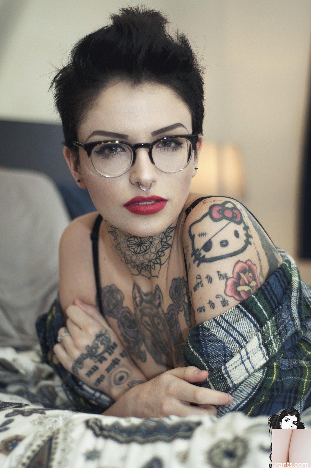 (Suicide Girls) 19 مارس 2015 &#8211; Leighraven Talk Nerdy to Me (50P)