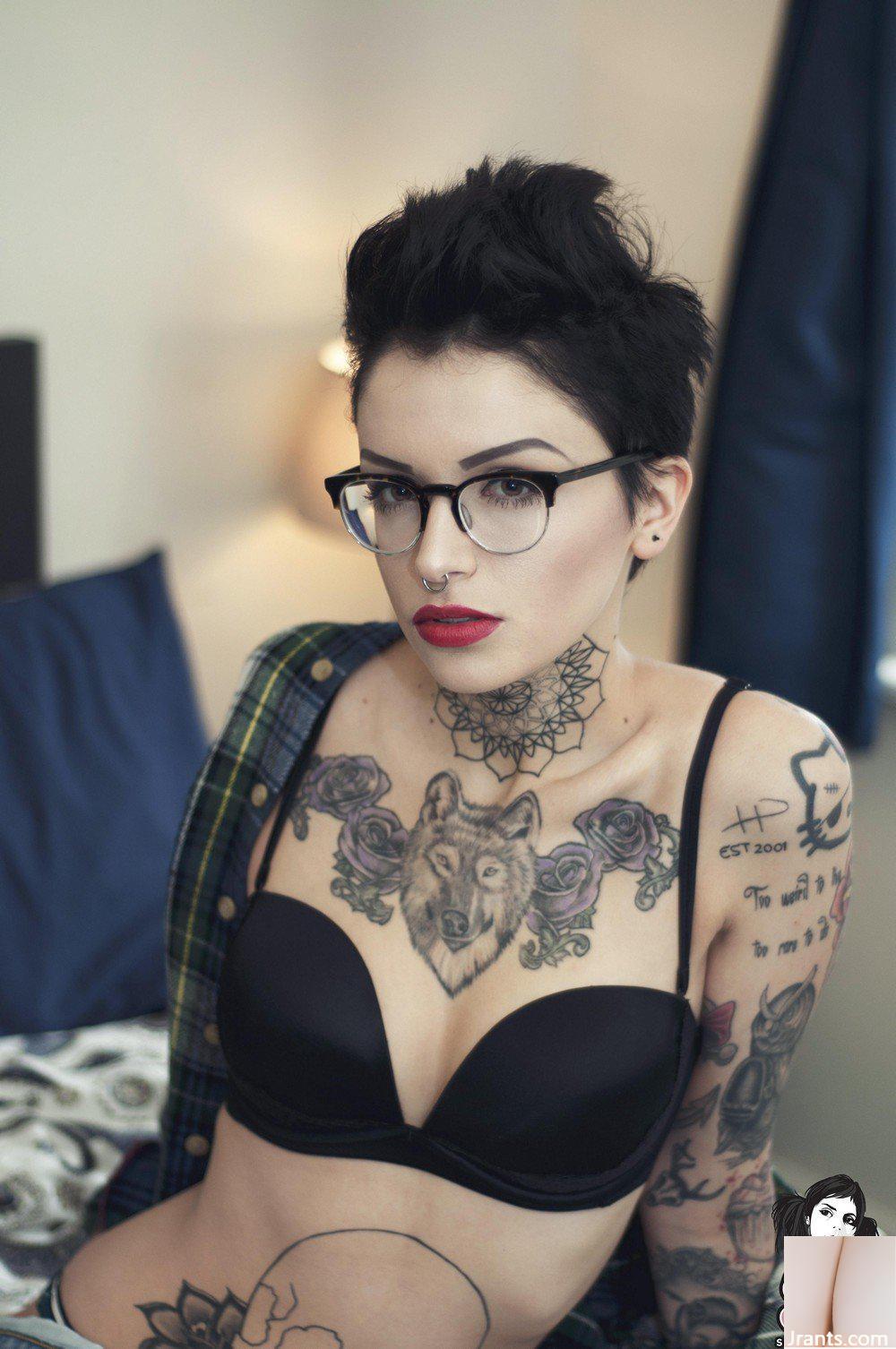 (Suicide Girls) 19 مارس 2015 &#8211; Leighraven Talk Nerdy to Me (50P)