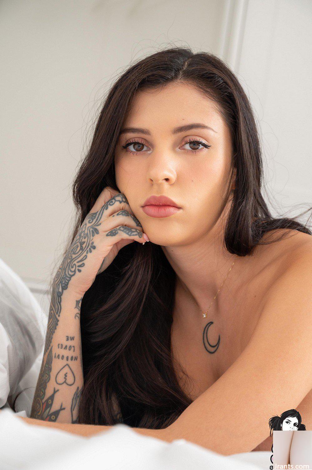 (Suicide Girls) 2024년 10월 16일 – Coralinne – Never Ending Summer (56P)