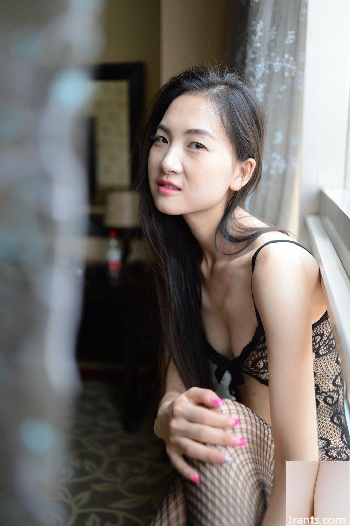 (Model Cina Seksi) Atasan stoking hitam seksi model Cina yang elegan, Lin Meimei