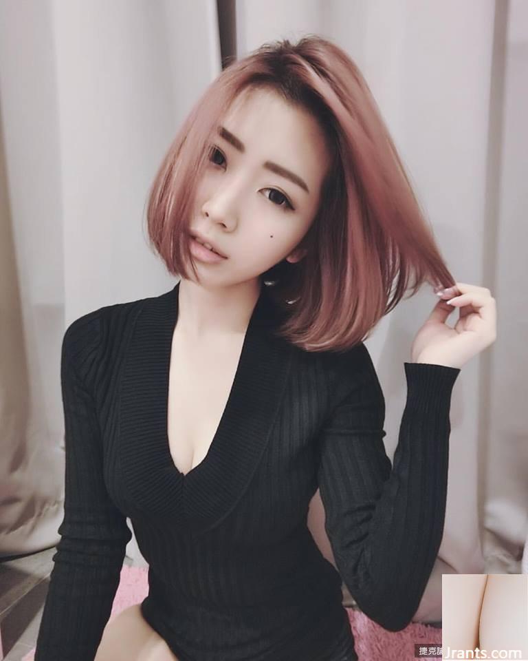 Chen Qianjing sexy avec de petits seins exposés (10P)