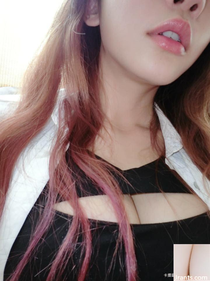 32D Hot Madou ~ Mia Wei Keren ~ 아름다운 다리를 노출하고 침대에서 흐릿한 셀카를 찍으며 기질과 아름다움을 보여줍니다 (61P)